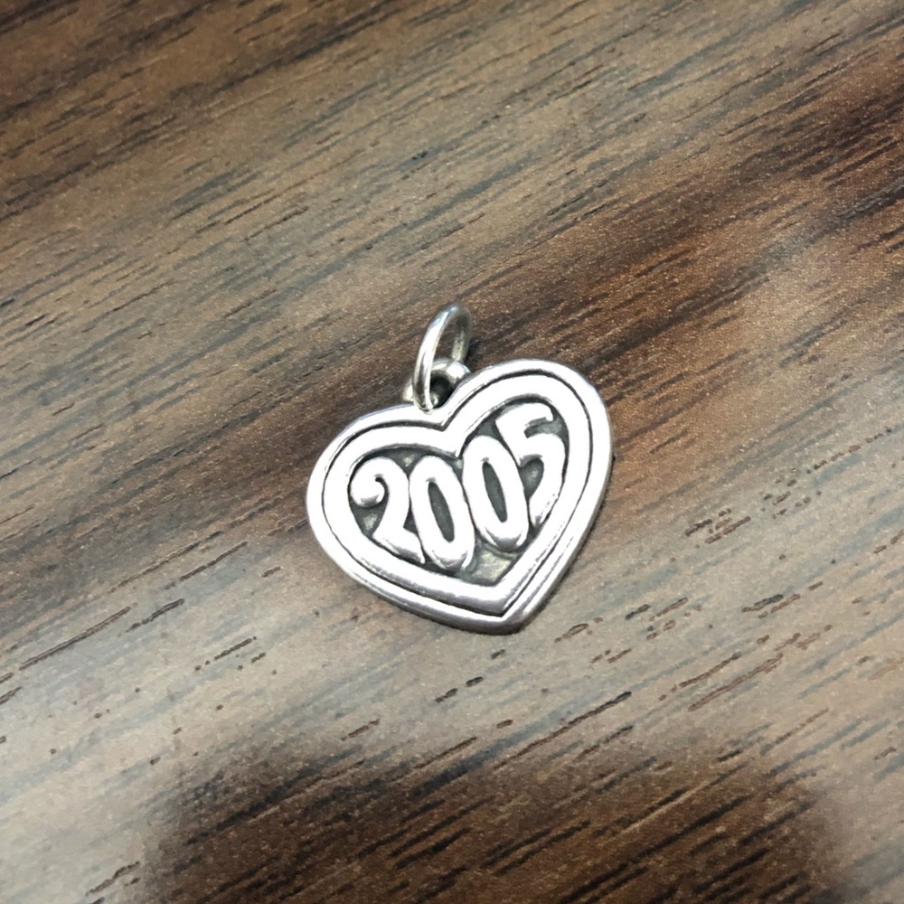 Retired James Avery 2005 heart charm